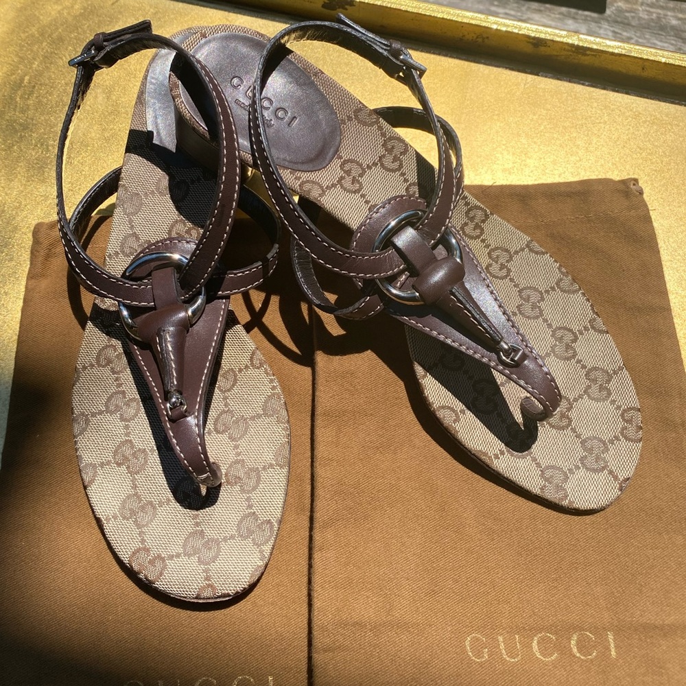 Gucci Leather Thong Block Heel Sandal in Mahogany